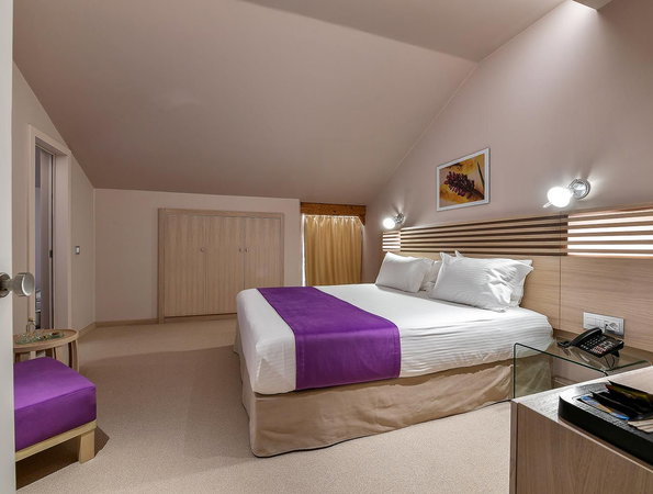 5* Hydrama Grand Hotel