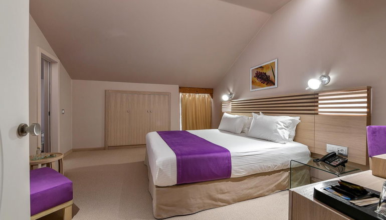 5* Hydrama Grand Hotel