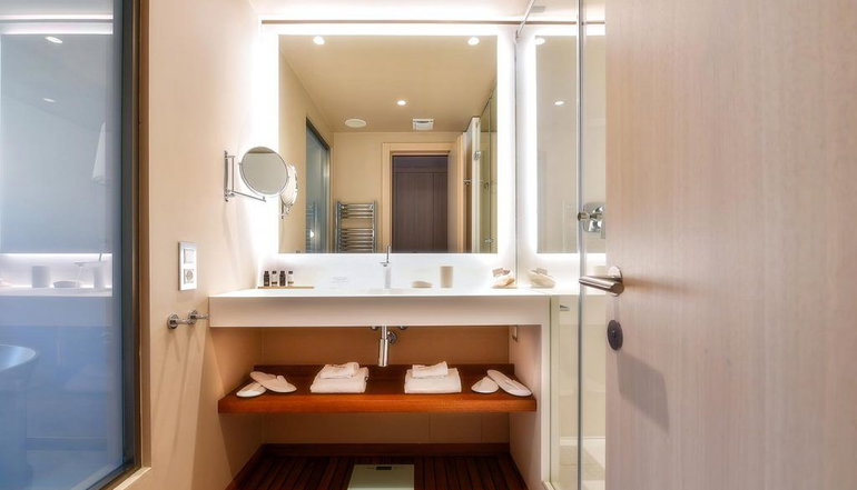 5* Hydrama Grand Hotel