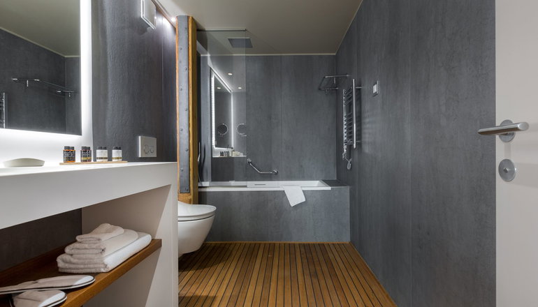 5* Hydrama Grand Hotel