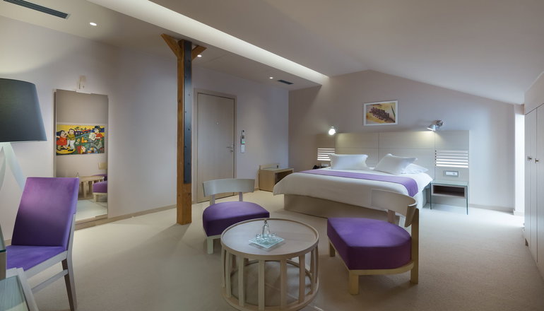5* Hydrama Grand Hotel