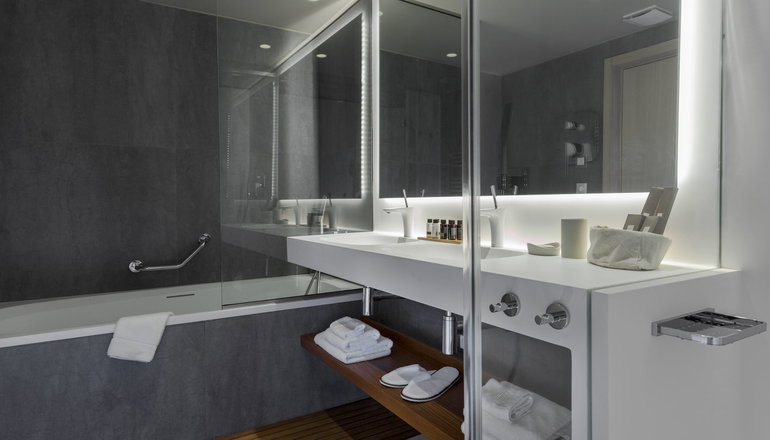 5* Hydrama Grand Hotel