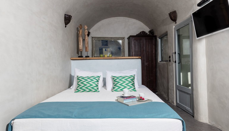 4* Ducato di Oia Santorini