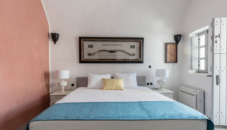 4* Ducato di Oia Santorini