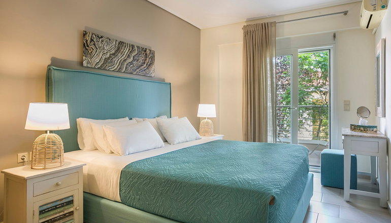 Meliti Waterfront Suites