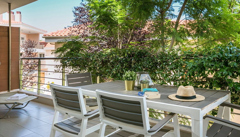 Meliti Waterfront Suites