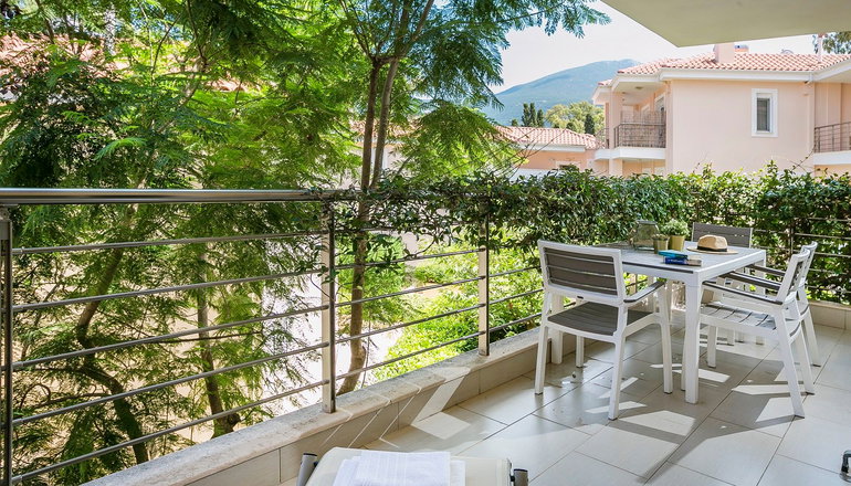 Meliti Waterfront Suites