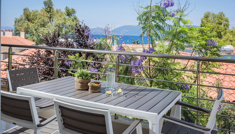 Meliti Waterfront Suites