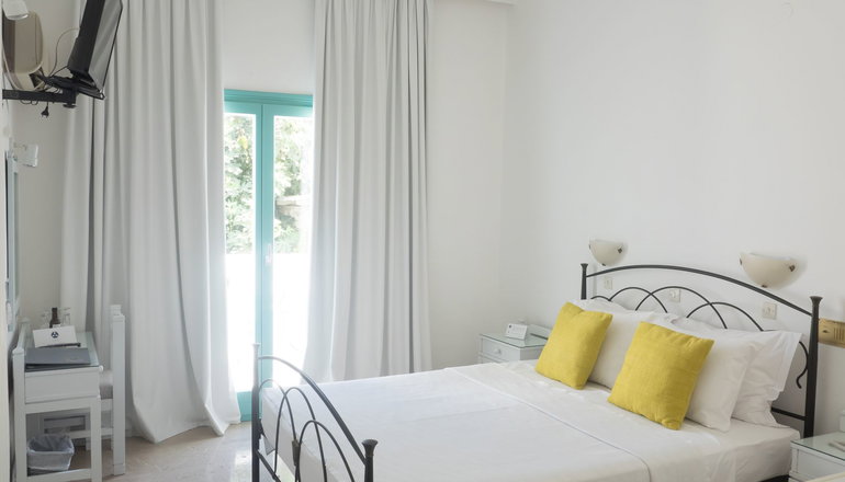 Amaryllis Beach Hotel