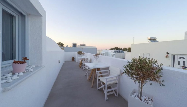 Central Fira Hotel