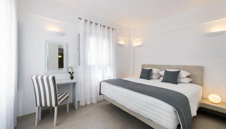 Central Fira Hotel