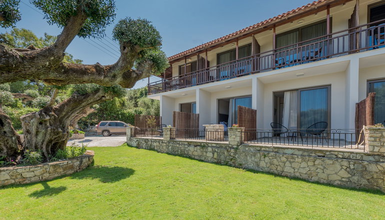 Eptanisos Beachfront Suites