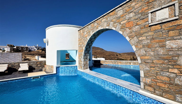 4* Vigla Hotel