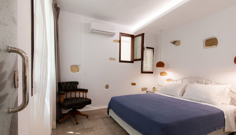 Arco Naxos Luxury Apartments