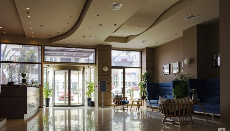 4* Avra Hotel
