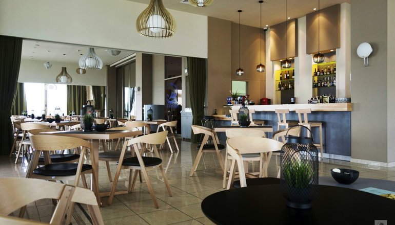 4* Avra Hotel