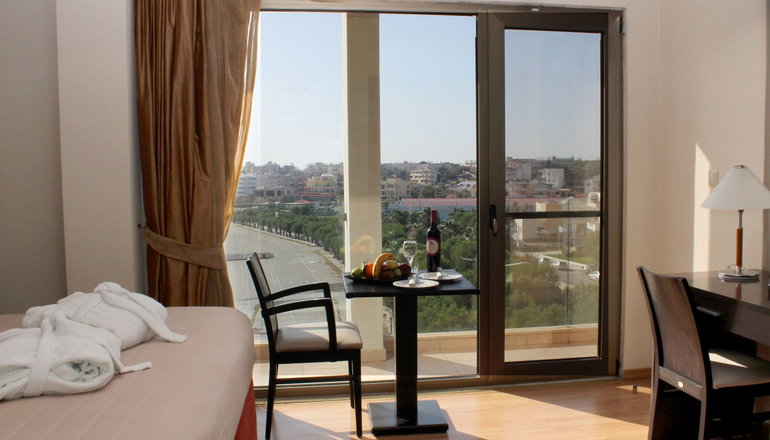 4* Avra Hotel