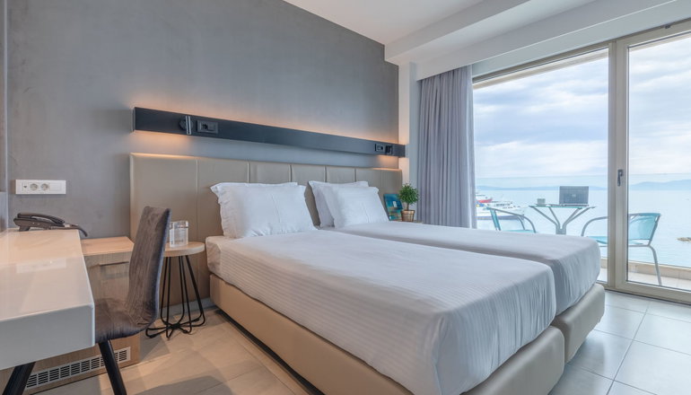 4* Avra Hotel