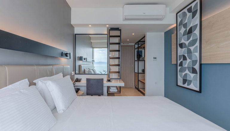 4* Avra Hotel