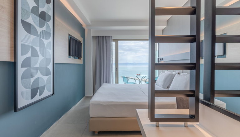 4* Avra Hotel