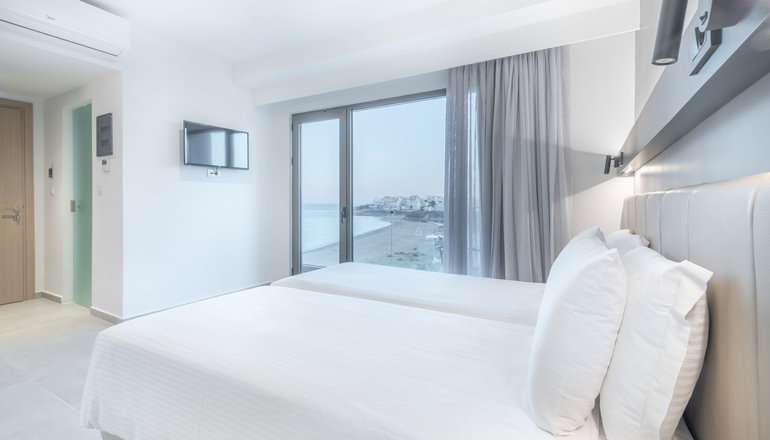 4* Avra Hotel