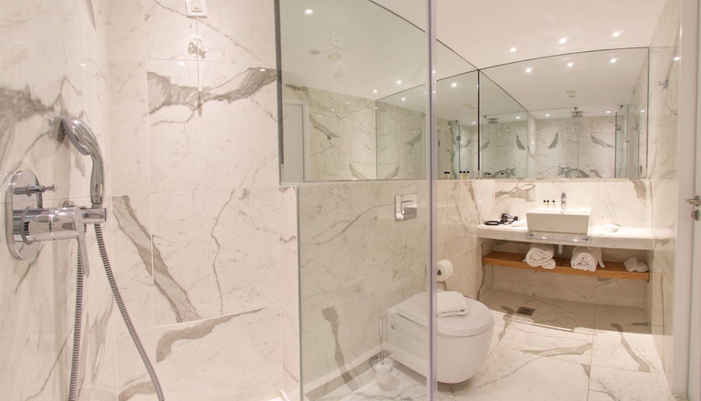 4* Aenos Hotel