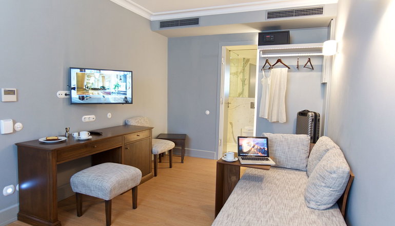 4* Aenos Hotel