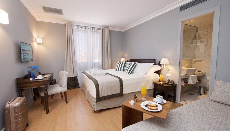 4* Aenos Hotel