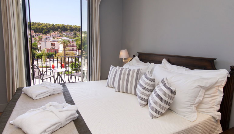 4* Aenos Hotel