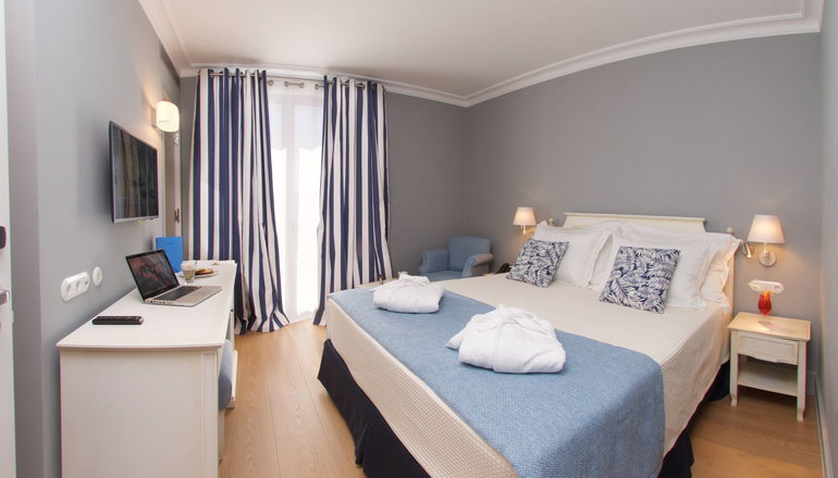 4* Aenos Hotel