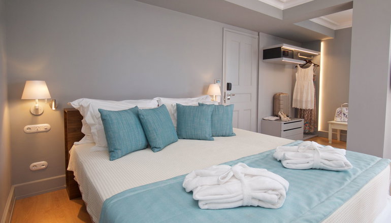 4* Aenos Hotel