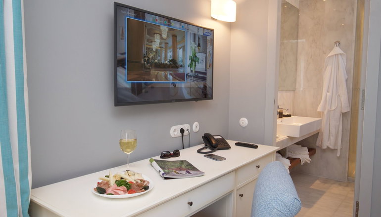 4* Aenos Hotel