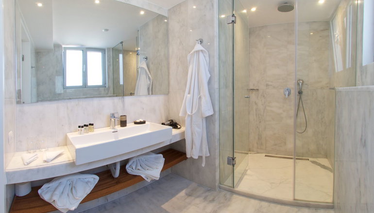 4* Aenos Hotel