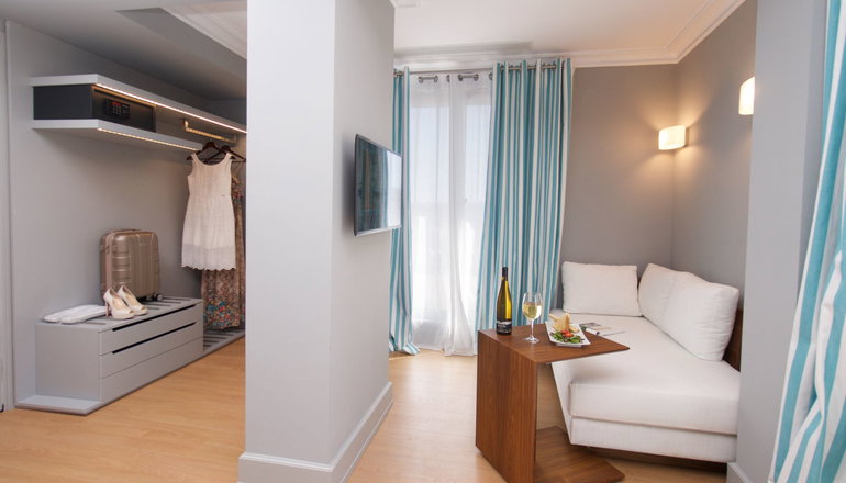 4* Aenos Hotel