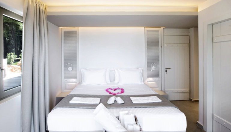 Core Luxury Suites - Σκιάθος