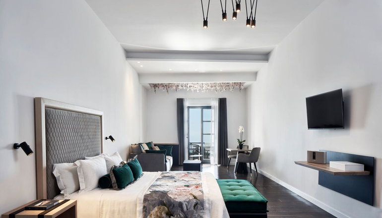 5* Katikies Garden Santorini - The Leading Hotels Of The World