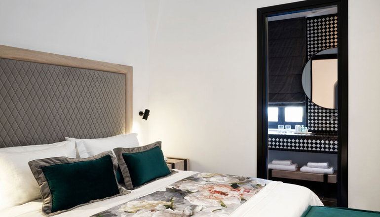 5* Katikies Garden Santorini - The Leading Hotels Of The World