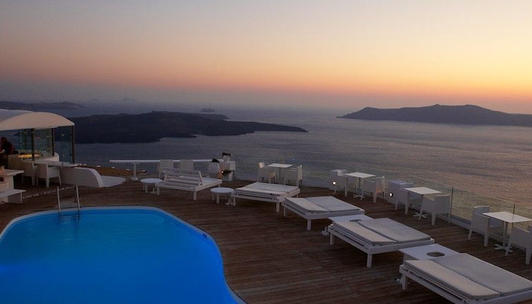 5* Sun Rocks Santorini