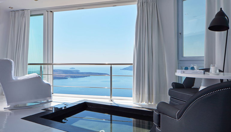 5* Sun Rocks Santorini