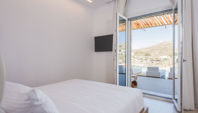 Super Paradise Suites