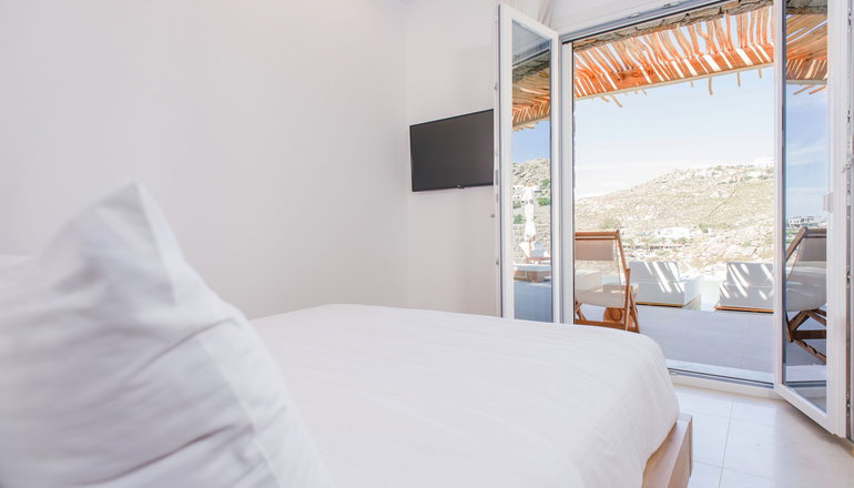 Super Paradise Suites