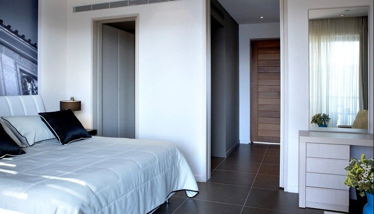 5* Pelagos Suites Hotel