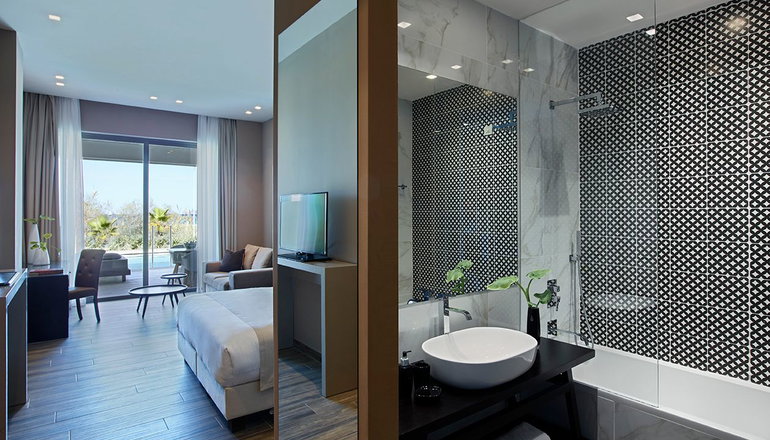5* Pelagos Suites Hotel