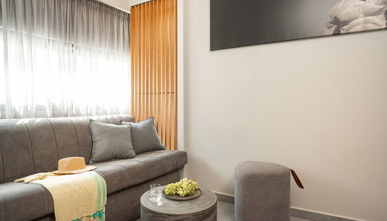 11 Enteka Acropolis Suites
