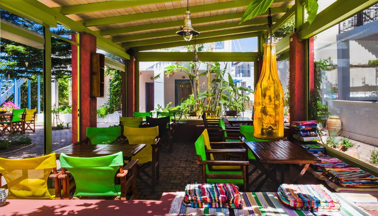 Saronis Hotel