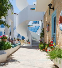 Saronis Hotel