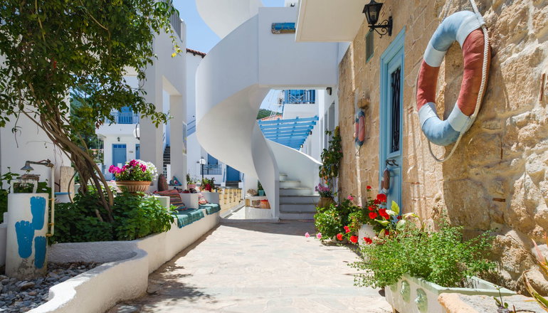 Saronis Hotel