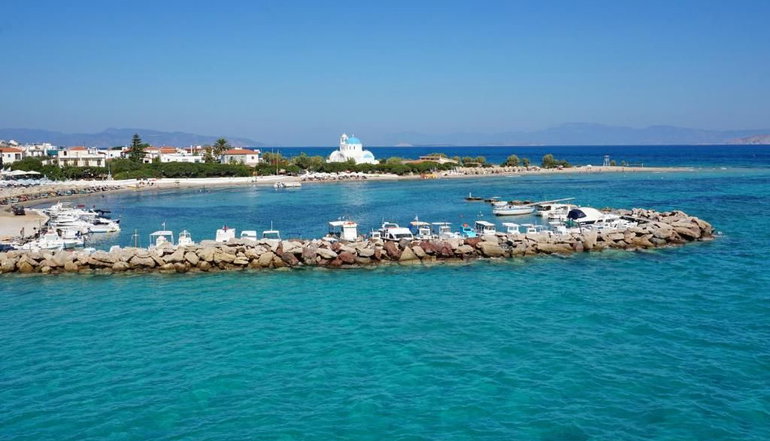 Saronis Hotel