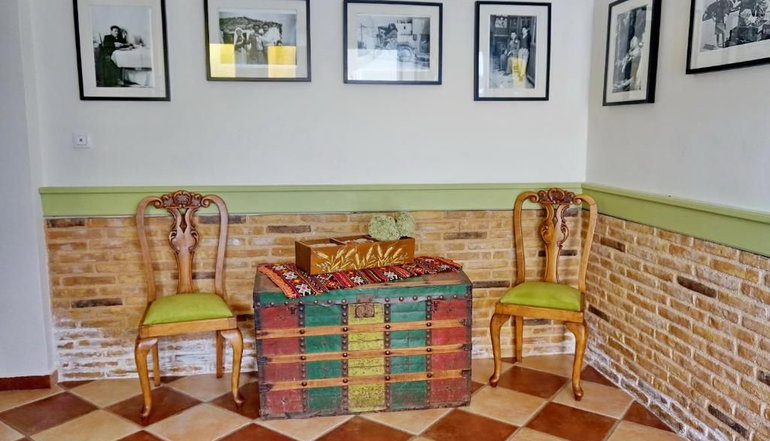 Saronis Hotel
