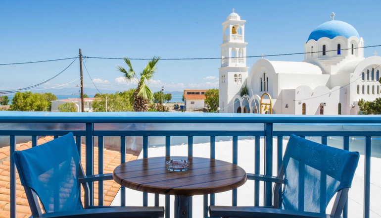 Saronis Hotel